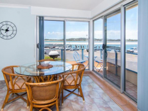 Fairholme 8, Perfect Lakefront Position